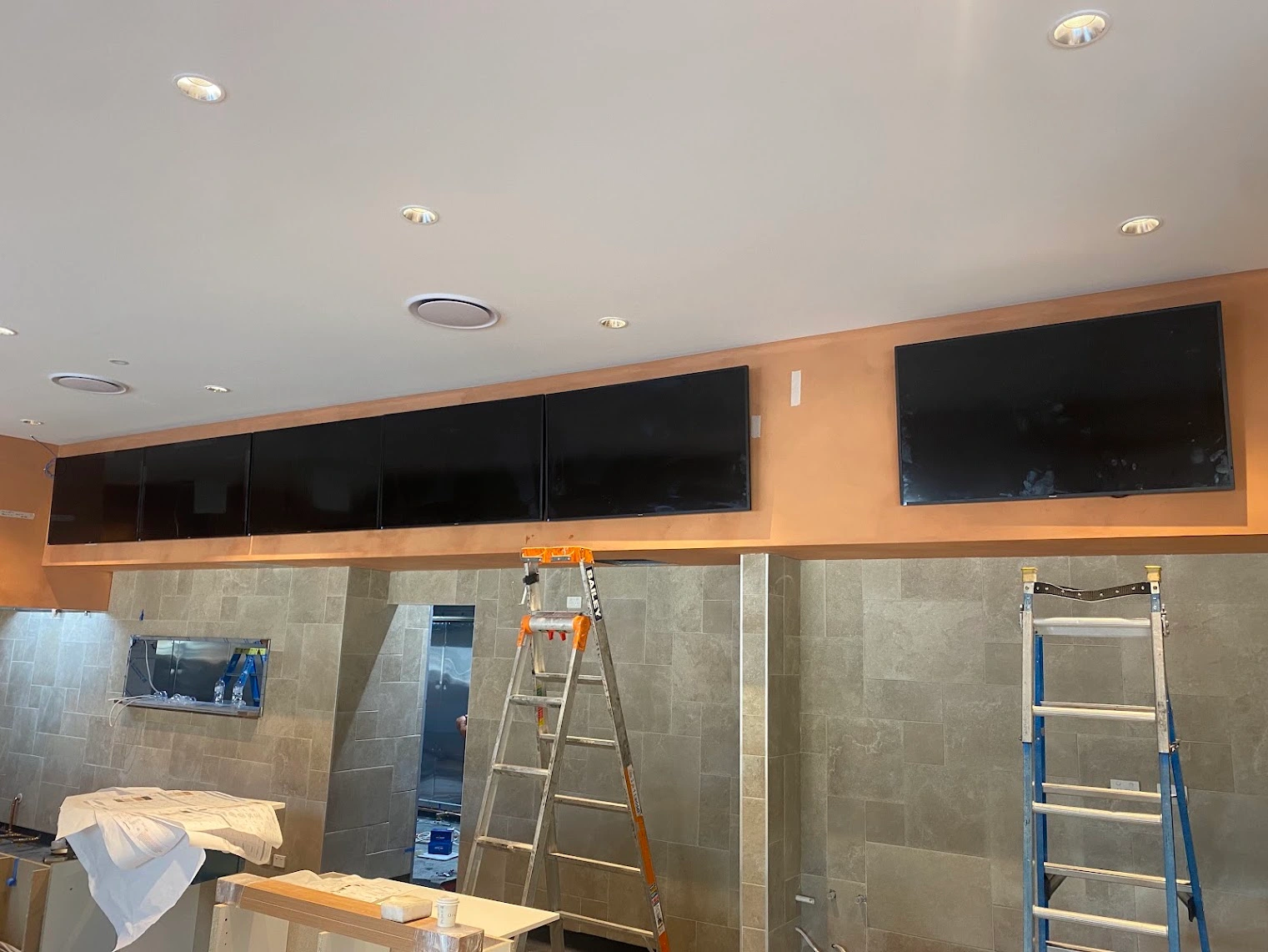 Restaurant TV Mounting